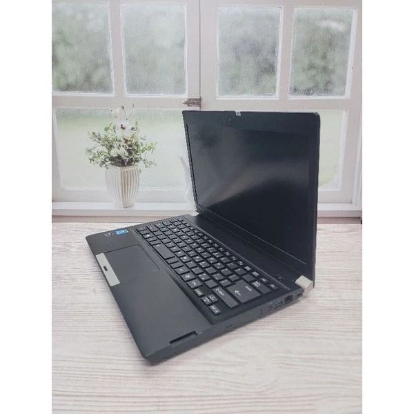 LAPTOP TOSHIBA R734 INTEL CORE I5 GEN4 - RAM DDR3 4GB - SSD 128 GB-LAYAR 13,3 INCHI-WEBCAME - MULUS SIAP PAKAI