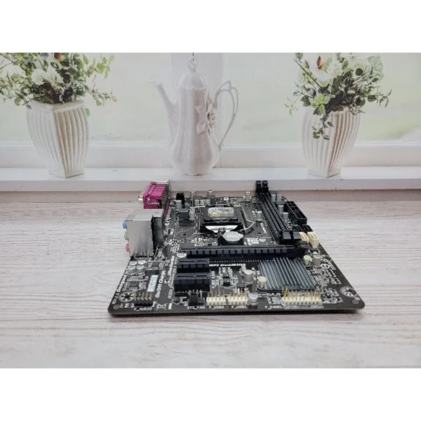 MOTHERBOARD GIGABYTE GA-H81M-DS2 SOCKET 1150 GARANSI 1 TAHUN