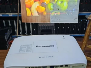 PANASONIC Projector/proyektor PT-EZ590 Bagus Garansi toko 6 Bulan